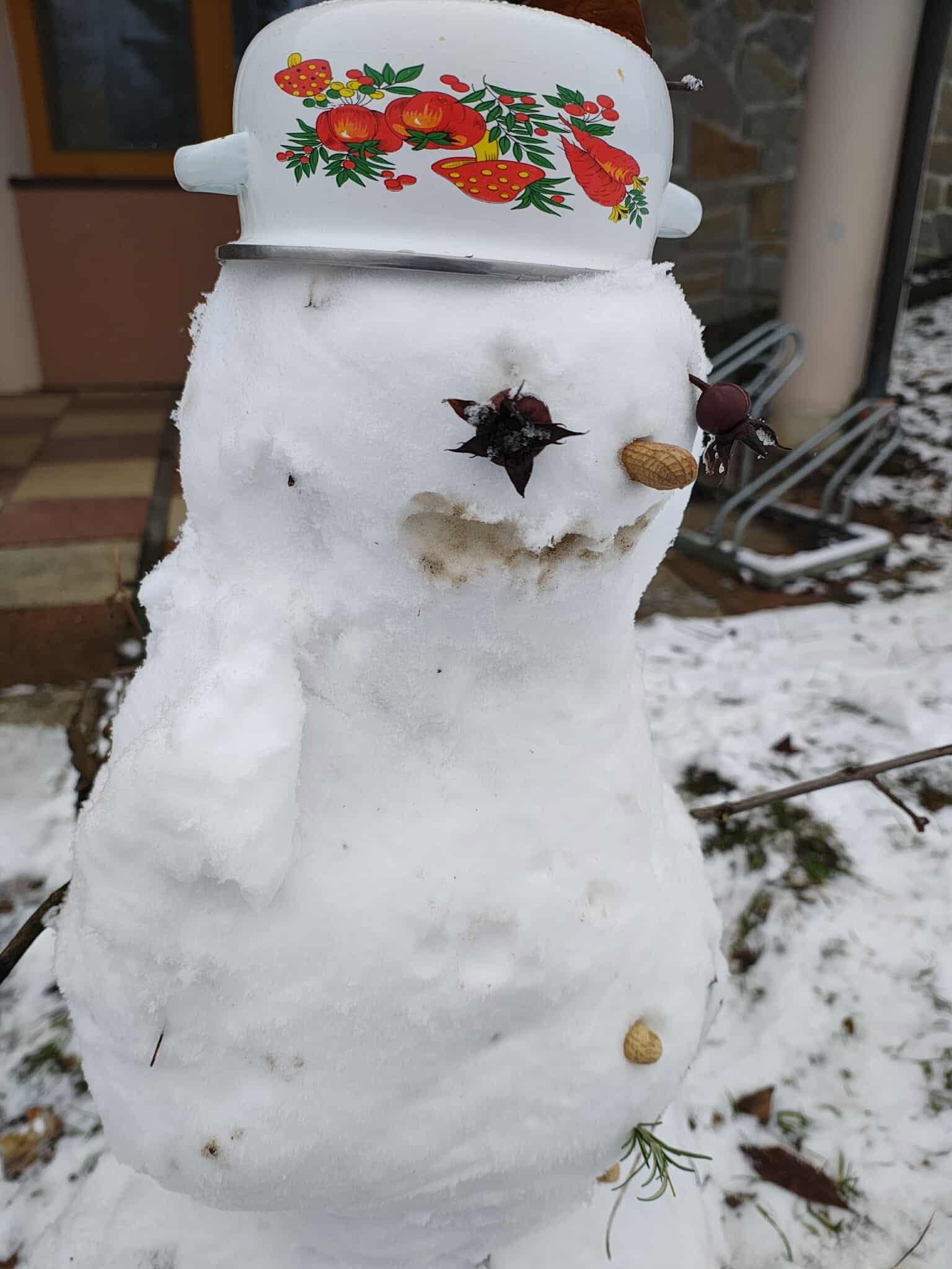 Postavil jsem sněhuláka na stráni….
